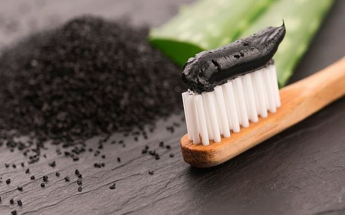 Pasta de dientes de carbón activado: Remineraliza y purifica tus dientes